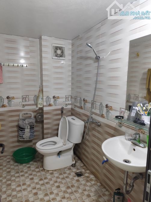 PHÂN LÔ VỈA HÈ VẠN PHÚC -  Ô TÔ ĐỖ NGÀY ĐÊM - 4
