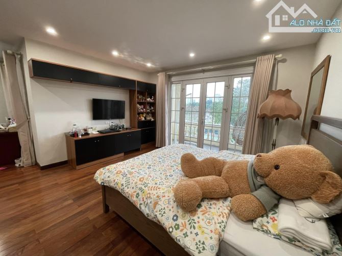 Bán biệt thự - kim cương - đơn lập KĐT Dịch Vọng 325m2 x 4T x MT 16m, Giá đầu tư 93 tỷ - 5
