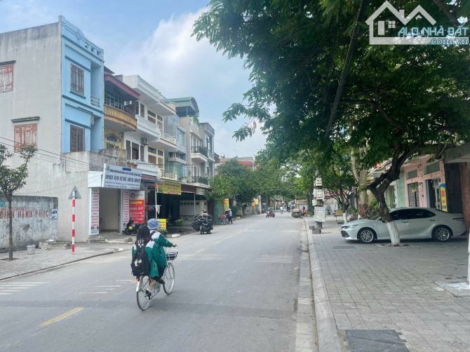 Bán lô đất mặt đường Hồ Ngọc Lân.dt.79m.mt.3.97.hướng Bắc. giá:9,6 tỷ - 5