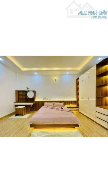 Bán đất tặng nhà 3 tầng,ngang 5m sát bên CV Làng Hoa,GV:nhỉnh 6 tỷ - 5