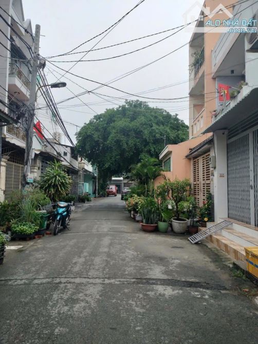 Nhà bán: đường Hương lộ 2. Q Bình Tân, DTSD 64m2. 2 tầng, giá 5,28tỷ - 5