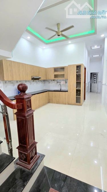 Nhà 2 tầng sát làng đại học quốc gia  đông hoà  100m2 - 5