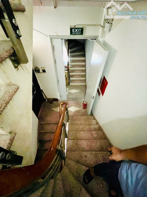 BÁN NHÀ VŨ NGỌC PHAN ĐỐNG ĐA 45m 5Tầng Mt 4.5m GIÁ 15.5 TỶ LÔ GÓC Ô TÔ TRÁNH KINH DOANH. - 5