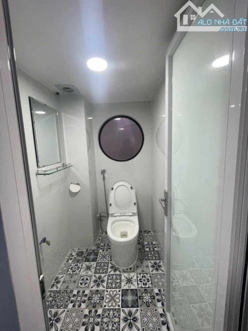 BÁN CĂN HỘ TẬP THỂ ĐƯỜNG NGUYỄN CHÍ THANH 70M2- MỚI FULL NỘI THẤT TRUNG TÂM ĐẮC ĐỊA QUẬN Đ - 5