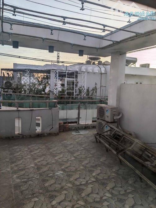 NHÀ ĐẸP PHẠM VĂN CHIÊU – P9 GÒ VẤP – 8 TỶ 	•	Diện tích: 4 x 14m. 	•	Kết cấu: 1 trệt, 3 lầu - 5