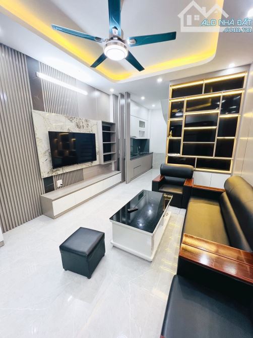 Bán nhà Thanh Đàm hoàng mai - 34m2 - 5 tầng - full nội thất - 10m ra ô tô tránh nhỉnh 5 tỷ - 5