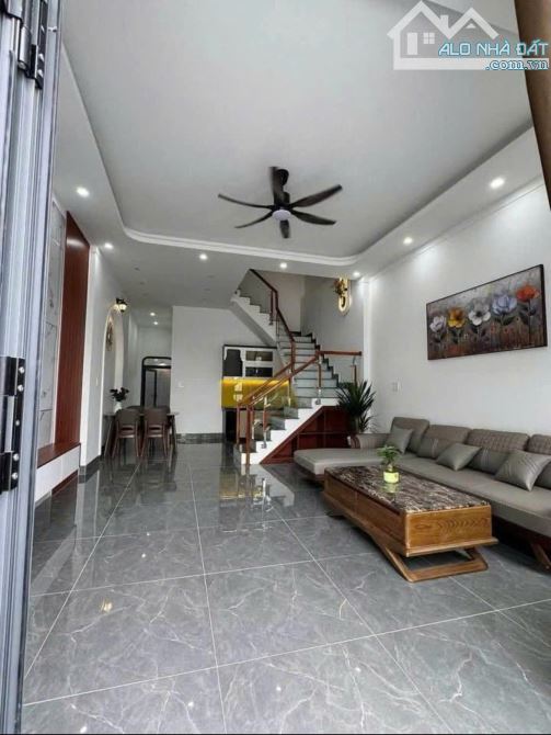 HÀNG HIẾM - NHÀ LẦU CUỐI HUỲNH VĂN NGHỆ, QUA TRẠM THU PHÍ BỬU LONG 500M - 5