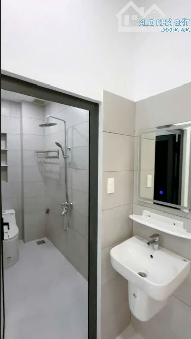 NHÀ 2 LẦU SỔ RIÊNG GẦN TRUNG TÂM HÀNH CHÍNH, TẶNG NỘI THẤT, CÓ SÂN ĐỂ Ô TÔ, ĐƯỜNG 7M - 5