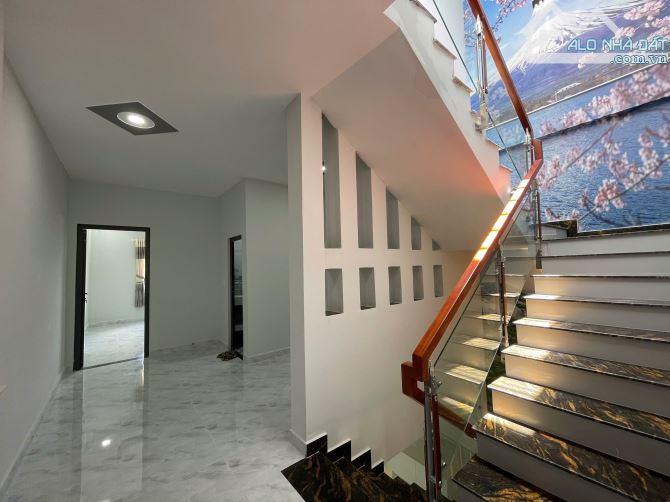 Nhà Ngộp 1 Trệt 2 Lầu 3 Phòng Ngủ Gần Chợ Đình Giáp HM, 130m2, Sổ Hồng Riêng Hoàn Công - 4