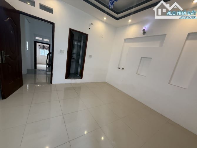 NHÀ 3TẦNG,HẺM 8M - CHIẾN LƯỢC BÌNH TRỊ ĐÔNG,BÌNH TÂN, DT: 4.3*13.5M - CHỈ 6 TỶ 5 - 5