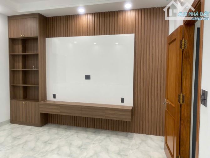 Bán Nhà 1 Trêt 2 Lầu, DT Đất 80m2 Ngang 4,5m Đường 160 Tăng Nhơn Phú A. Q9 - 5