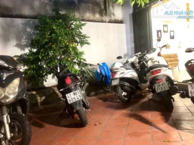 - NHÀ 3 TẦNG CÓ SÂN VƯỜN THOÁNG MÁT - DTSD 122m - HẺM XE HƠI THÔNG. 1/.Bùi Quang Là. - 5