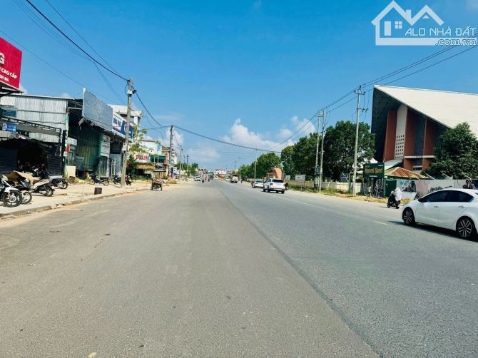 NHÀ 3 TẦNG MẶT TIỀN KINH DOANH PHẠM VĂN ĐỒNG - NHÀ KIÊN CỐ - KHÔNG NỘI THẤT - TP HUẾ - 5