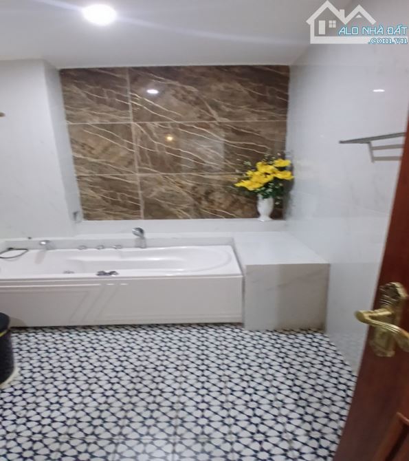 Bán nhà mặt tiền ĐS 2, KDC Bến Lức, P7, Q8, 110m2, 5 tầng, ngang 5m. - 5