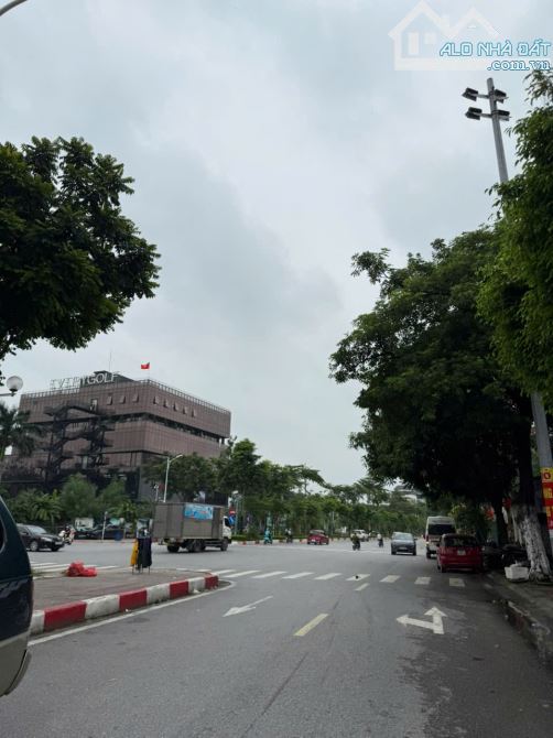 BÁN NHÀ NGỌC TRÌ THẠCH BÀN DT LỚN 110M2, Ô TÔ VÀO NHÀ , MT KHỦNG 6M, GẦN AEON, GIÁ 10.85 T - 5