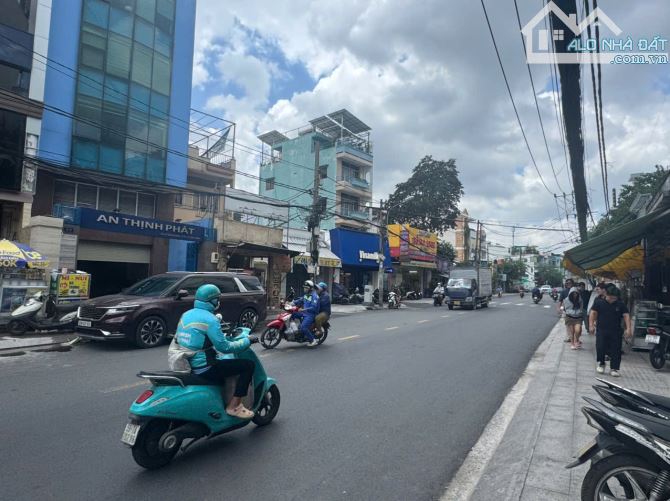 Bán nhà mặt  ngay Tiền Phan Đăng Lưu p2 Bình Thạnh .DT  4,5 X20  5 TẦNG GIÁ 30TY5  HDT 90 - 5