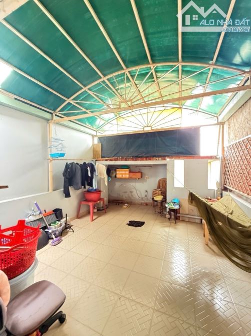 NHÀ 4 TẦNG MẶT TIỀN ĐƯỜNG HUỲNH THỊ ĐỒNG TT NHÀ BÈ  •Diện tích : 4 x 16m (DTCN: 61,7m² - 5
