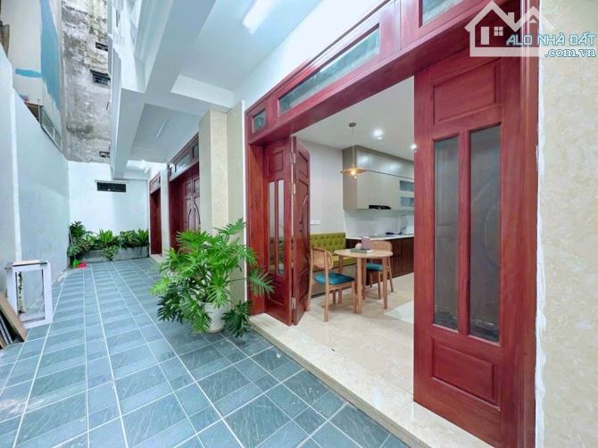 Bán nhà Phố Nguyễn Lam, 7.1 tỷ,  Nhà 5 tầng, Oto đỗ cổng, full đồ - Pháp lý rõ ràng, sổ cấ - 5