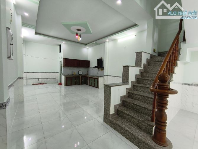 NHÀ 1 TRỆT 1 LẦU DT 5 x 17 NGAY CHỢ THỚI TỨ HÓC MÔN - ĐƯỜNG Ô TÔ VÔ NHÀ - GIÁ 3.5 TỶ - 5