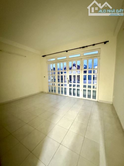 QUẬN 7 - 4 TẦNG - 110M2 - SÁT MẶT TIỀN - HƠN 7T.Ỷ - 5