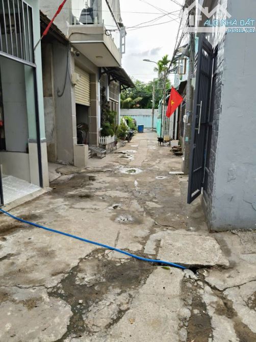 Quá gấp - 3.7 tỷ thương lượng - Hẻm ô tô - Nhà cũ 79m2 ngang 7m - 10m trục lộ chính - 5