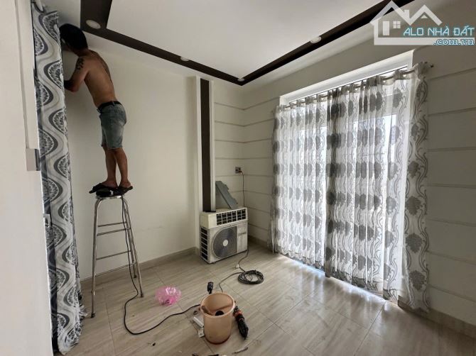 cho thuê phòng tôn thất thuyết q4 có sân thượng view sông gần q1 q7 q5 gần chợ xóm chiếu - 5