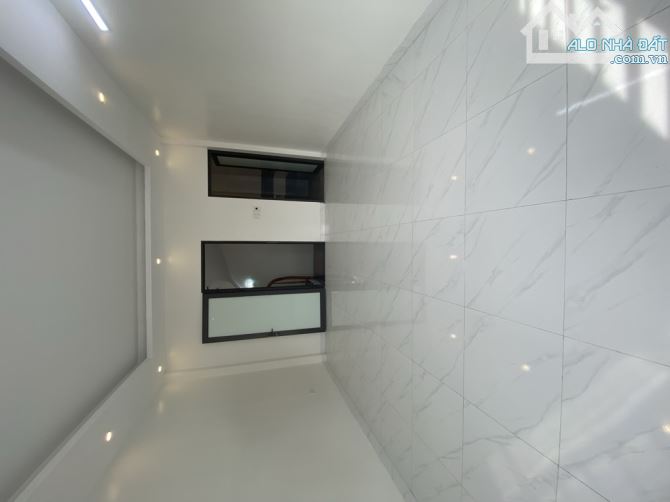 NHÀ MỚI KOONG-LÔ GÓC-MẶT TIỀN 4,2 M-Ô TÔ GẦN - 5