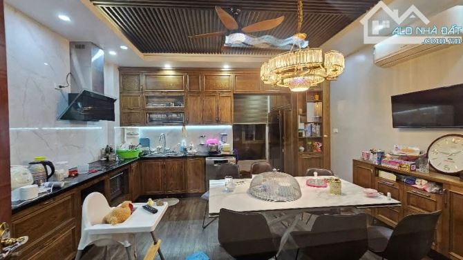 Bán nhà nhà vườn vew vườn hoa tổng cục 5 yên xá dt 100 7 tầng - 8