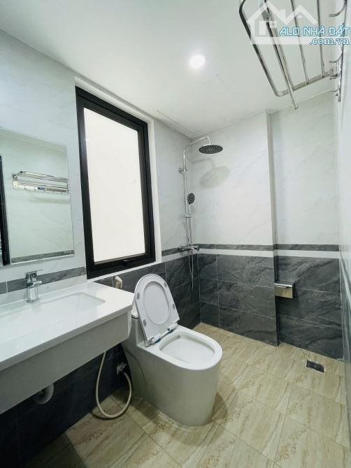 PHẠM VĂN ĐỒNG XUÂN ĐỈNH 7 TẦNG THANG MÁY- 38M2 - NHỈNH 10TỶ - 1NHÀ RA Ô TÔ TẢI TRÁNH - BÃI - 6