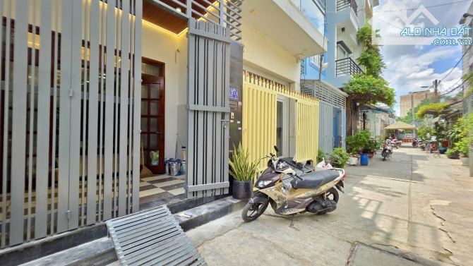 ✳️BÌNH TRỊ ĐÔNG NHÀ MỚI KENG 4 TẦNG HẺM OTO CHỈ HƠN 5 TỶ  🔥 khong lộ giới quy hoạch.  📍L - 6