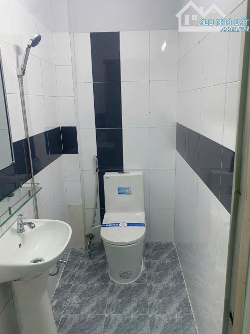 🌟 BÁN NHÀ MỚI TINH – TỔ ẤM NHỎ, ĐẦY ĐỦ TIỆN ÍCH 🌟  🏡 1.53tỷ Diện tích: 3m x 9m  1 trệt - 6