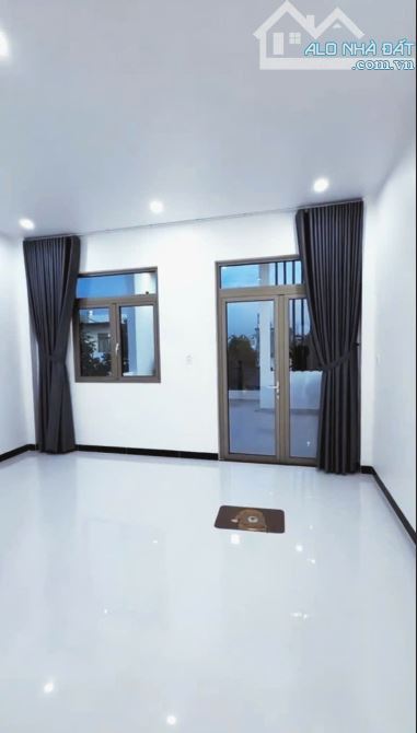 NHÀ 2 LẦU SỔ RIÊNG GẦN TRUNG TÂM HÀNH CHÍNH, TẶNG NỘI THẤT, CÓ SÂN ĐỂ Ô TÔ, ĐƯỜNG 7M - 6