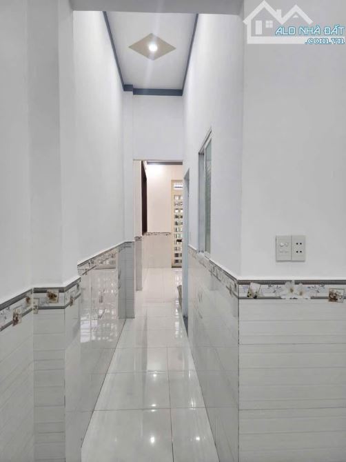 Bán gấp căn nhà 1 triệt 1 lầu ở Tân Thạnh Đông - Củ Chi. DT 102m2, Giá 1 tỷ 050. SHR - 6