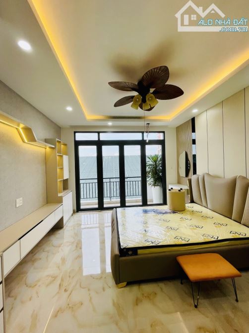 SIÊU PHẨM GÒ VẤP HXH - THANG MÁY XỊN + GARA Ô TÔ - FULL NỘI THẤT - SỔ VUÔNG A4 - 6