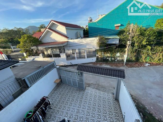 Bán nhà 1 trệt 1 lầu nhánh đường 27/4 Phước Hưng Bà Rịa, DT:118m2 - Giá bán: 4 tỷ 850triệu - 6