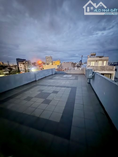 QUẬN 7 - 4 TẦNG - 110M2 - SÁT MẶT TIỀN - HƠN 7T.Ỷ - 6