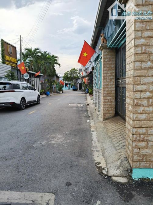 Quá gấp - 3.7 tỷ thương lượng - Hẻm ô tô - Nhà cũ 79m2 ngang 7m - 10m trục lộ chính - 6