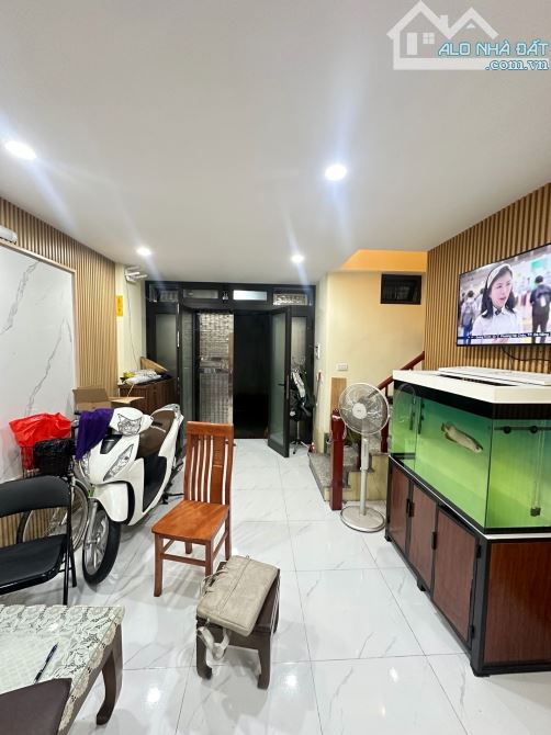 bán nhà lạc long quân, ngõ thông gần phố, dân xây khung cột, giá đầu tư - 6