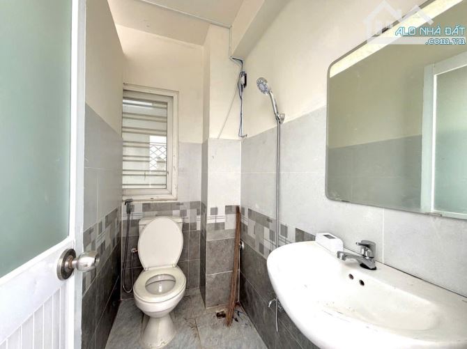 cho thuê phòng tôn thất thuyết q4 có sân thượng view sông gần q1 q7 q5 gần chợ xóm chiếu - 6