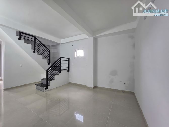 HẠ GIÁ BÁN GẤP!!!  NHÀ MỚI 3 LẦU MẶT TIỀN HÙNG VƯƠNG - 5TỶ 650 - 6