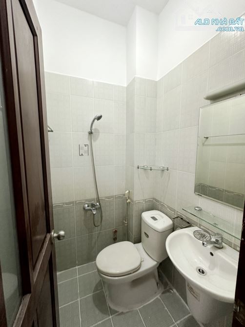 Cần bán gấp nhà đường đoàn văn bơ phường 14 quận 4 - 7