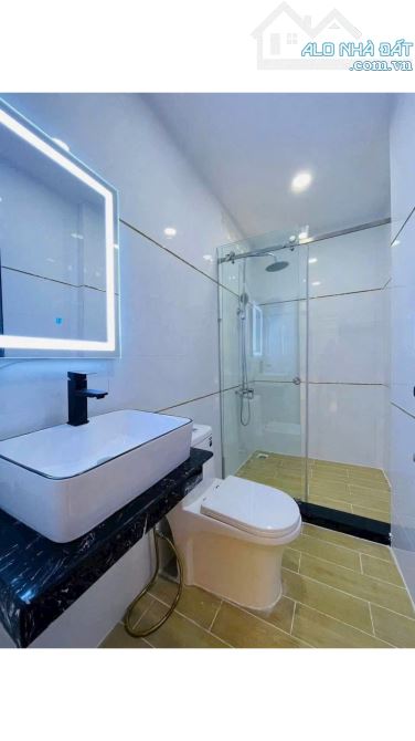 Bán đất tặng nhà 3 tầng,ngang 5m sát bên CV Làng Hoa,GV:nhỉnh 6 tỷ - 7