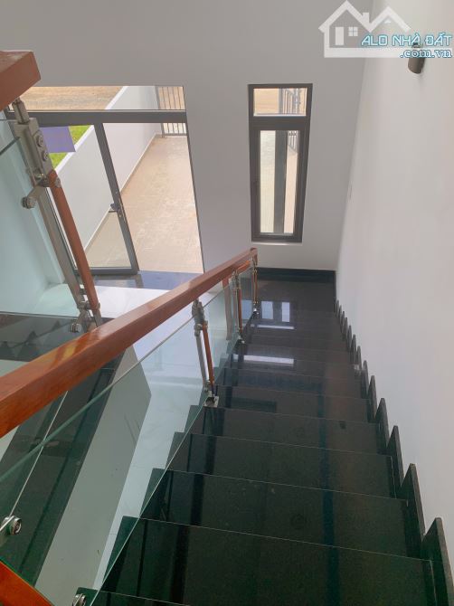 Nhà mới xây 130m2, 1T1L, 3pn 2wc - sổ riêng - thổ cư 100%, sát chợ, cách KCN 200m - 7