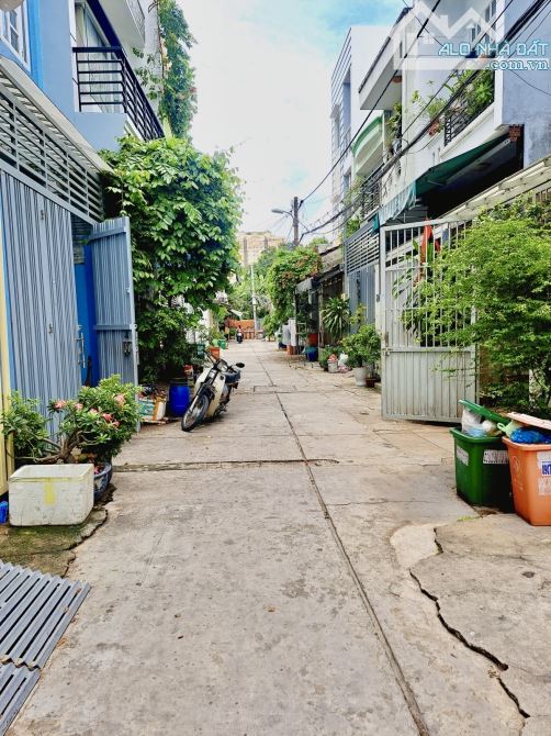 ✳️BÌNH TRỊ ĐÔNG NHÀ MỚI KENG 4 TẦNG HẺM OTO CHỈ HƠN 5 TỶ  🔥 khong lộ giới quy hoạch.  📍L - 7