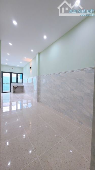 NHÀ MỚI XÂY  ĐÚC 4 TẤM DT 4 X24  CÓ 6 TỶ VIP Q4 - 7