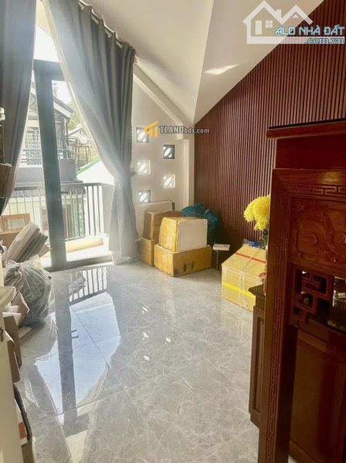Nhà 3 tầng trung tâm P9 Đà Lạt đường ô tô lớn chỉ hơn 5 tỷ - 7