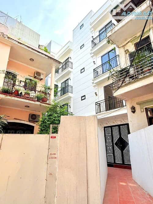 Chính chủ bán nhà Nguyễn Khoái, 30m² x 5 tầng, ô tô đỗ cổng, giá 6.45 tỷ - 7