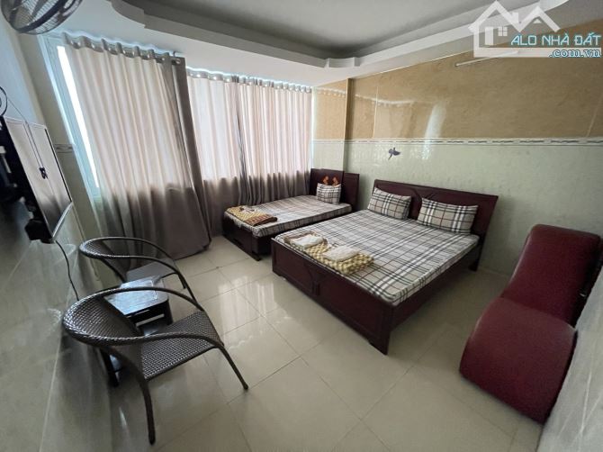 🌟 BÁN CHDV QUẬN 7 – HẺM XE HƠI, CÁCH MT NGUYỄN THỊ THẬP 50M 🌟  🏠 Nhà 6 tầng, 4.3 x 20m, - 7