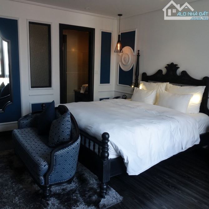 Giảm 70 tỷ - Chủ nợ Bank 150 tỷ - Khách Sạn Phố Cổ - 350m2 - 310 Tỷ - Doanh Thu 4,5 Tỷ/Th