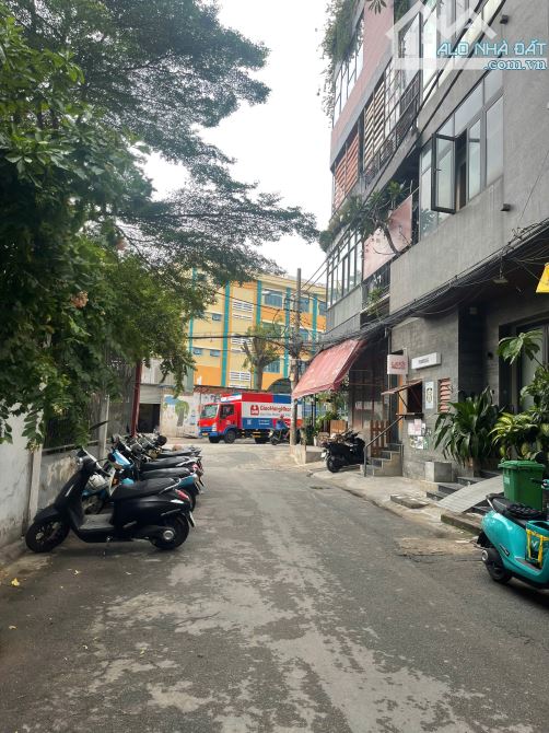 BÁN CHDV TẶNG NỘI THẤT 20 TỶ - KHU BÀU CÁT II - 130m2 (6x22), 4 TẦNG ~110TR/TH - 8